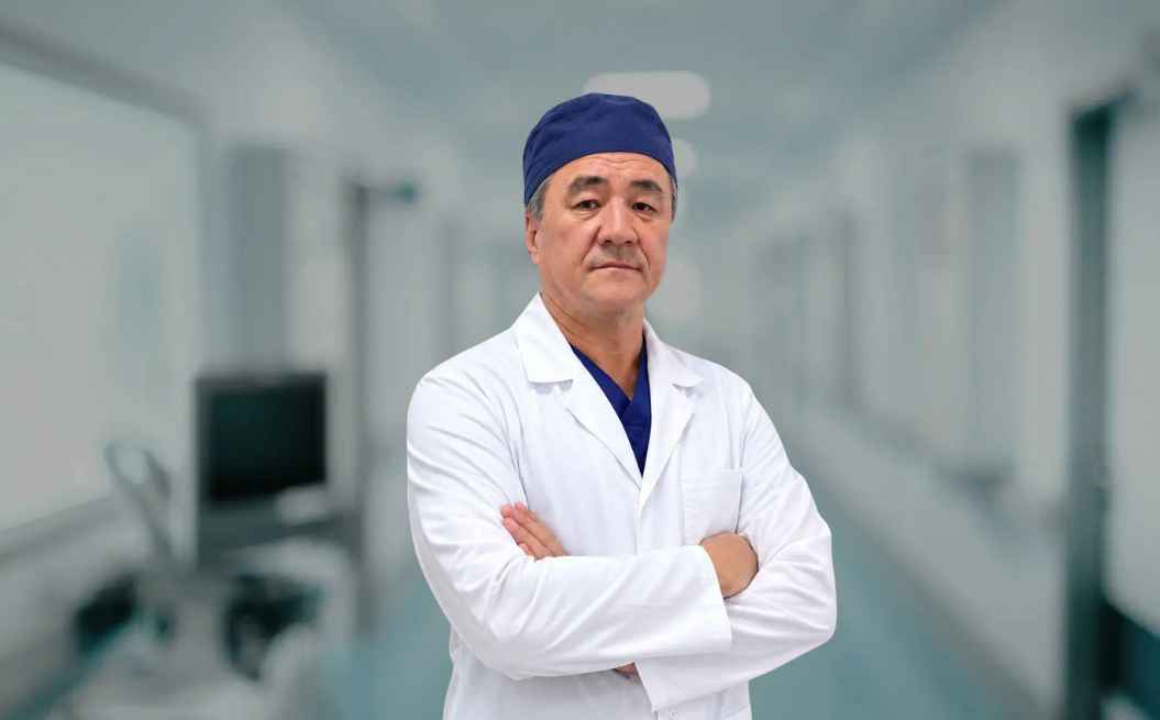 Известный хирург Алматы Муса Сахипов теперь в Alash Expert Clinic